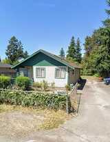 5712 Augusta  in Seattle