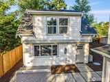 9545 Wallingford  in Seattle
