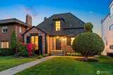 2527 Westmont  in Seattle