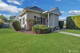 922 6th  in Puyallup