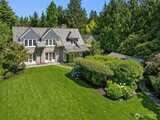 8106 Overlake  in Medina
