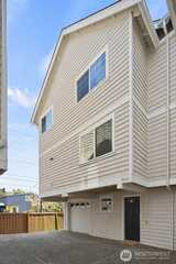 5015 8th  in Seattle