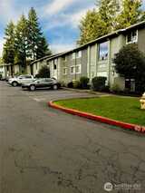 4717 Lake Sammamish Pkwy  in Sammamish