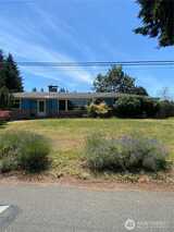6609 Husky  in Lacey