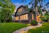 2654 Dravus  in Seattle